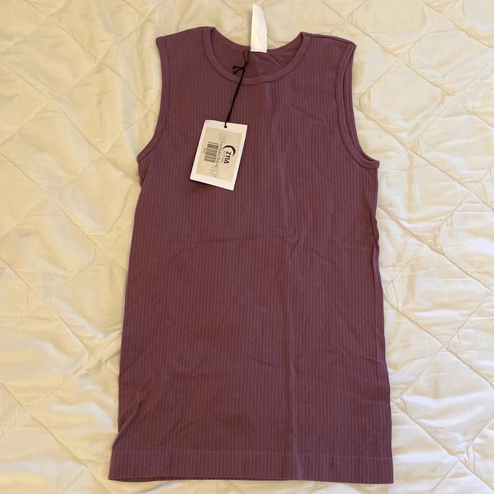 New with tag Zyia Lilac Parallel tank, size S